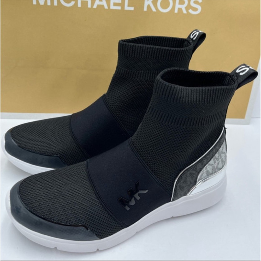 Michael Kors Sterling bootie Women’s Boots